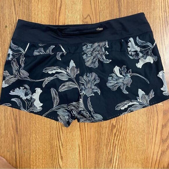 Athleta Navy Blue Floral Print Laser Run Short Sz-XL - Picture 2 of 10